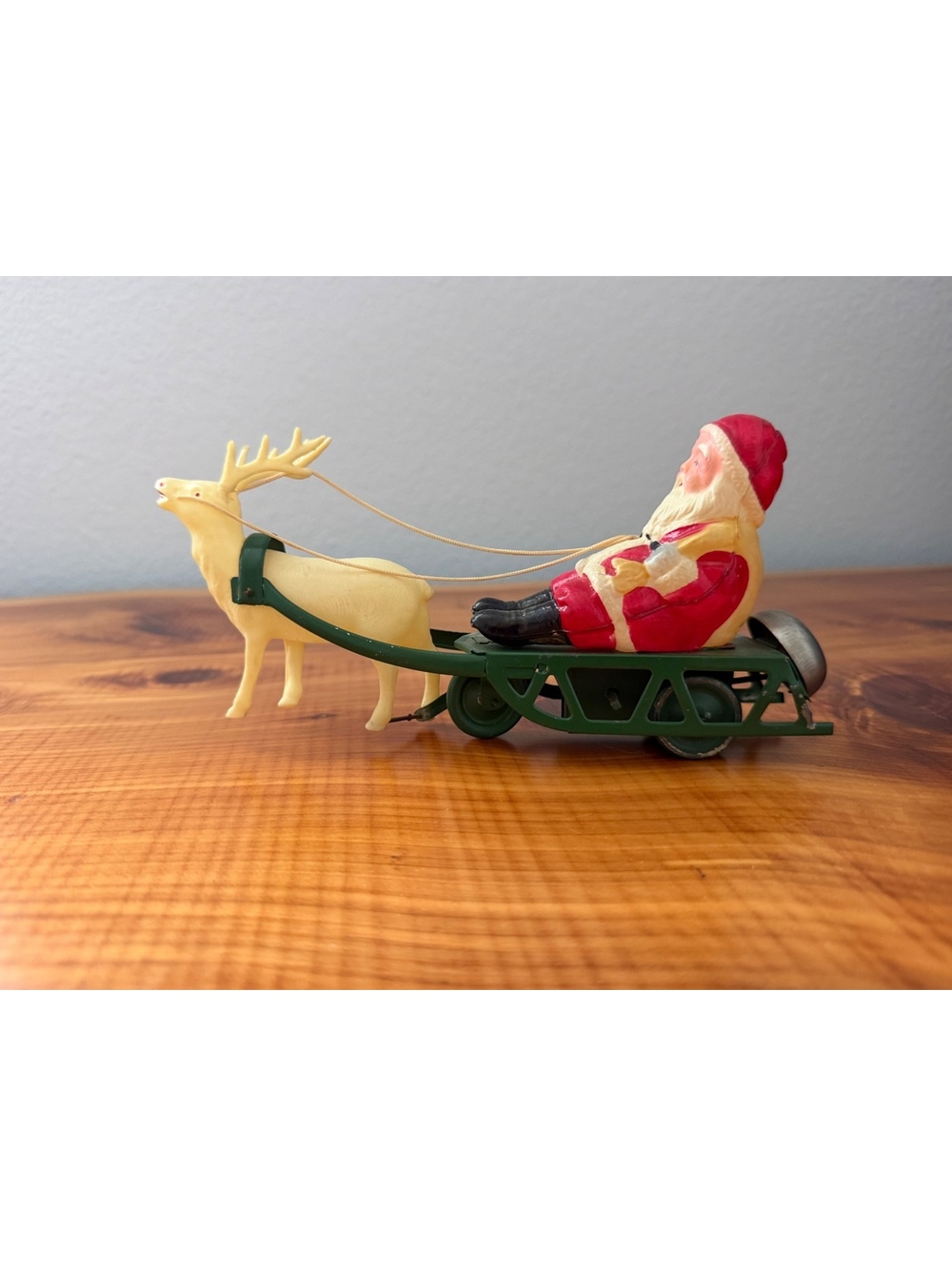 Vintage Wind Up Christmas Holiday Toy Santa in Sleigh White Reindeer